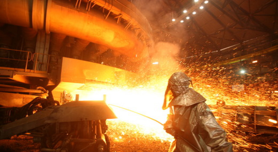 ArcelorMittal poprawia wyniki i zmniejsza zadłużenie
