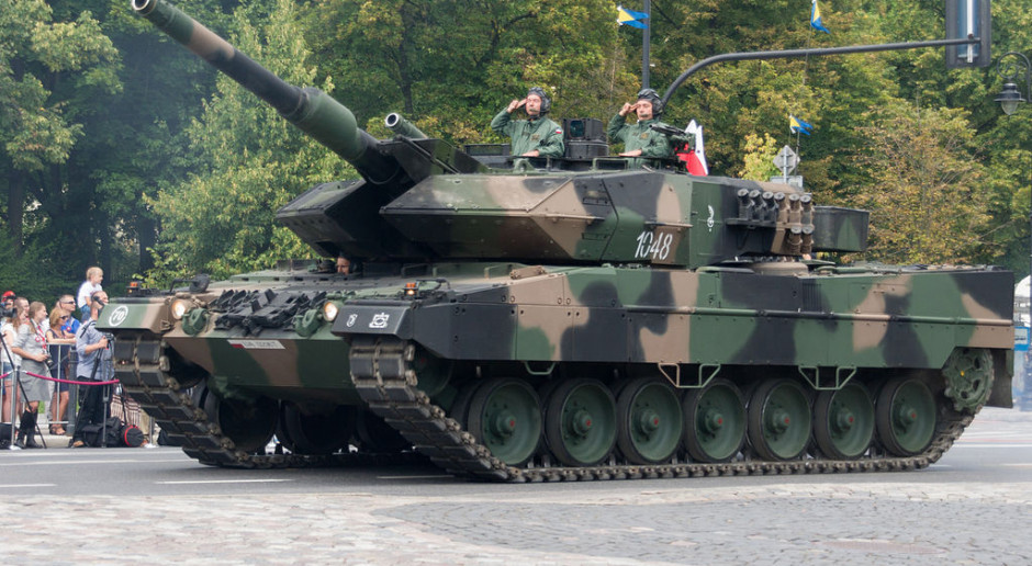Czołgi Leopard 2A5 na pierwszych ćwiczeniach poligonowych