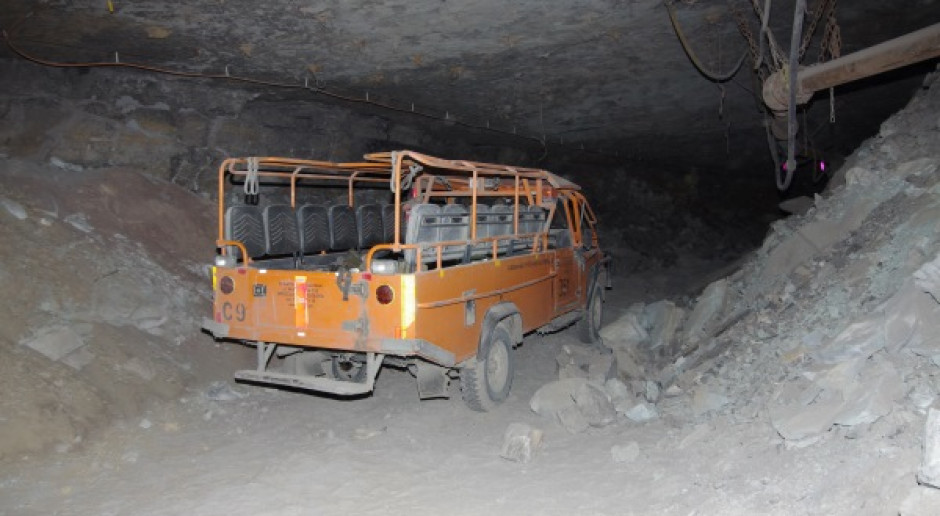 Górnicy ucierpieli na skutek wstrząsu w kopalni Rudna. Jest jedna ofiara śmiertelna