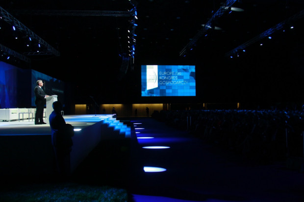 Trudno wymienić wszystkich kilkuset uczestników debat. Inauguracyjne wystąpienie, otwierające EEC 2015, wygłosił prezydent RP Bronisław Komorowski, dla którego - jak pokazują jego ostatnie inicjatywy ustawodawcze (ordynacja podatkowa, wsparcie dla innowacji) - kwestie gospodarcze są istotną sprawą.