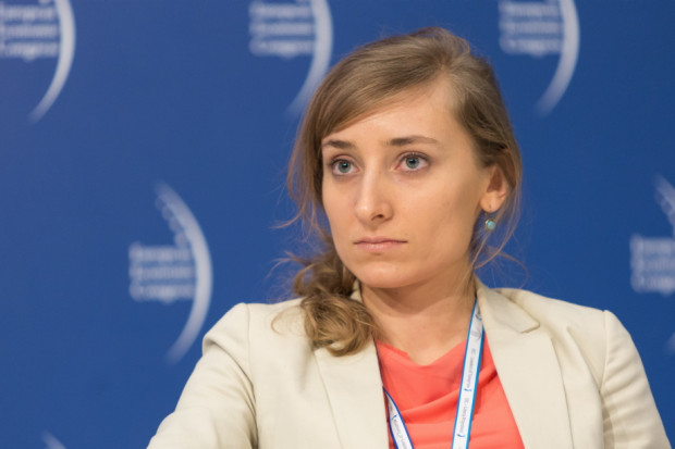 Magdalena Wasyłeczko, absolwentka Uniwersytetu Warszawskiego, absolwentka Szkoły Głównej Handlowej w Warszawie, alumn Fundacji im. Lesława A. Pagi