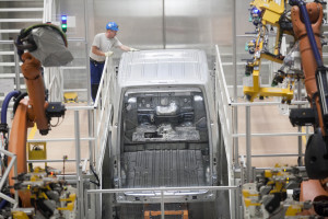 Nowa fabryka Volkswagena we Wrześni - zobacz, jak produkują Craftery