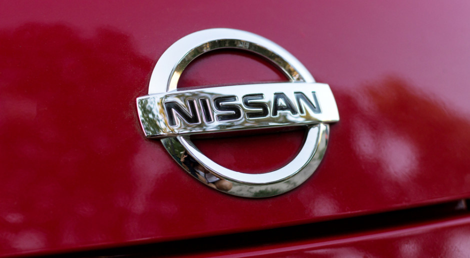Nissan zarobi miliard euro na akcjach Daimlera