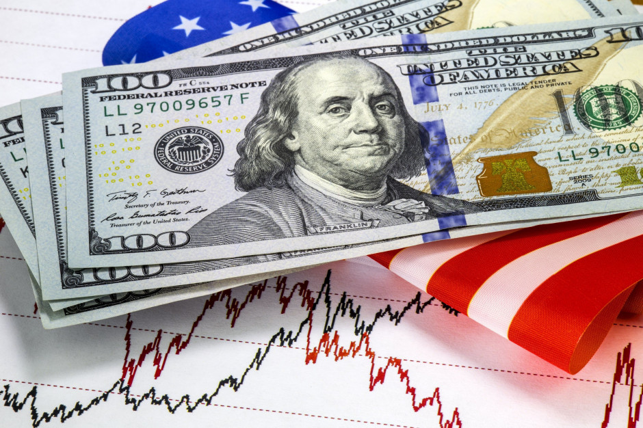 Analist EToro: Zlotul este al treilea cel mai depreciat față de dolar din lume