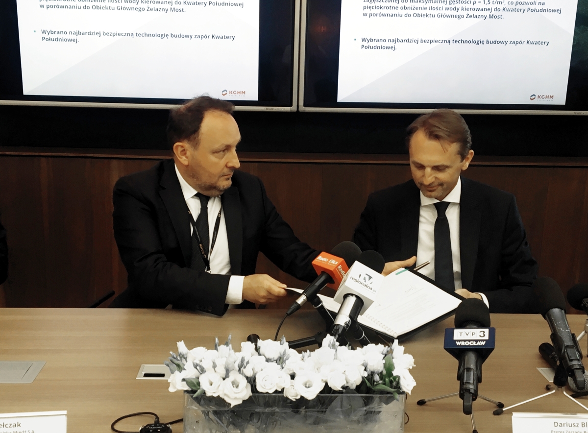 Dla obu firm podpisana umowa ma fundamentalne znaczenie. Na zdjęciu prezes KGHM (z lewej) i szef Budimeksu. Fot. mat. pras.