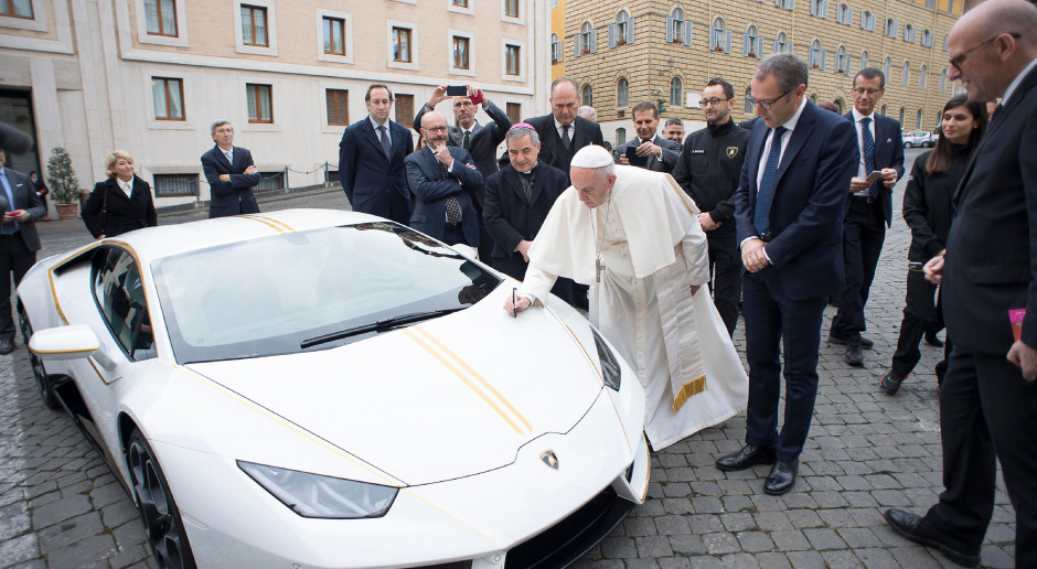 Pieniądze ze sprzedaży Lamborghini od papieża wsparły chrześcijan w Iraku