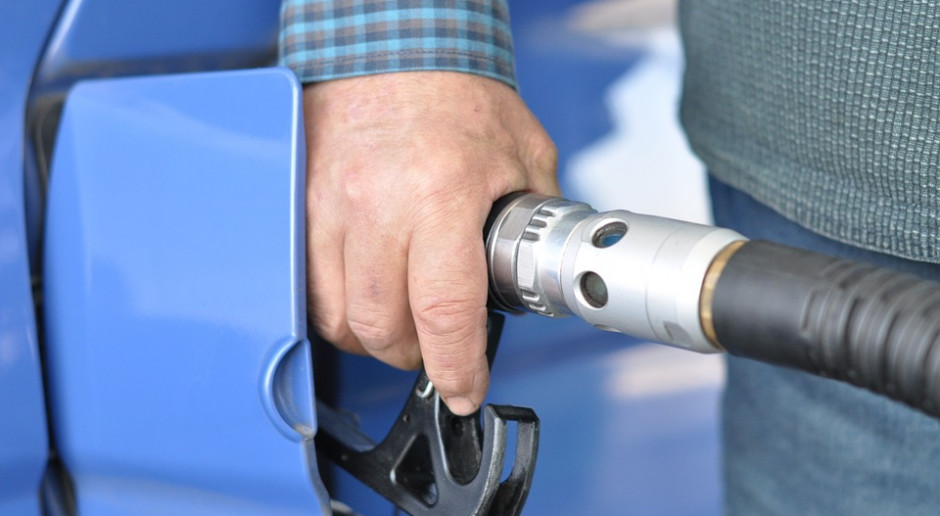 Daniel Obajtek: Ceny paliwa na stacjach wzrosły tylko o 11 proc., a ropa o ponad 60 proc.