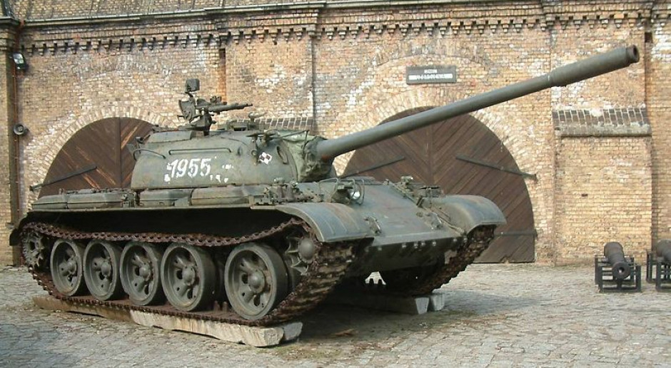 Czołg T-55 można dziś zobaczyć jako eksponat w Muzeum Uzbrojenia w Poznaniu foto wikipedia org..jpg