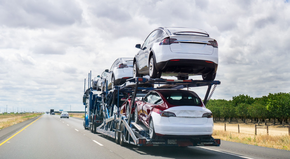 Tesla musi zawiesić produkcję samochodów w USA