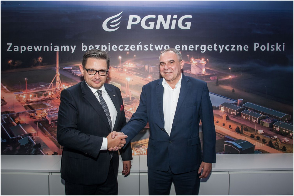Umowa podpisana. Z lewej wiceprezes PGNiG Maciej Woźniak, po prawej Jerzy Kozicz, prezes CMC Poland. Fot. mat. pras.