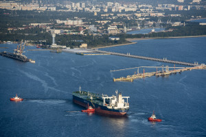 W 2022 r. 87 proc. ropy naftowej dostarczanej drogą morską do Polski przez Naftoport pochodziło z innych kierunków niż rosyjski