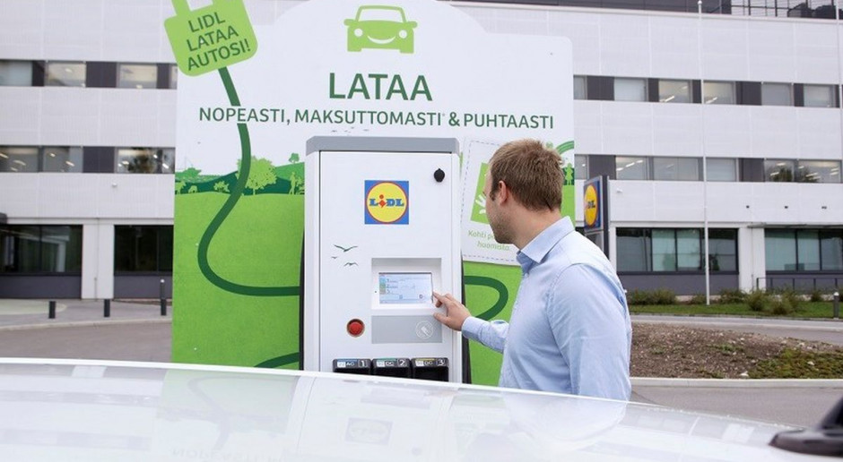 Lidl chce pokazać klientom, że mogą ładować swoje samochody elektryczne w czasie zakupów (fot. mat. pras. ABB)