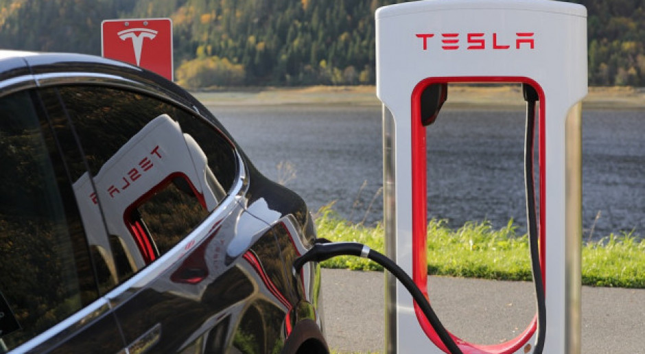 Tesla i Uber sprzymierzają się w lobbingu dla elektromobilności