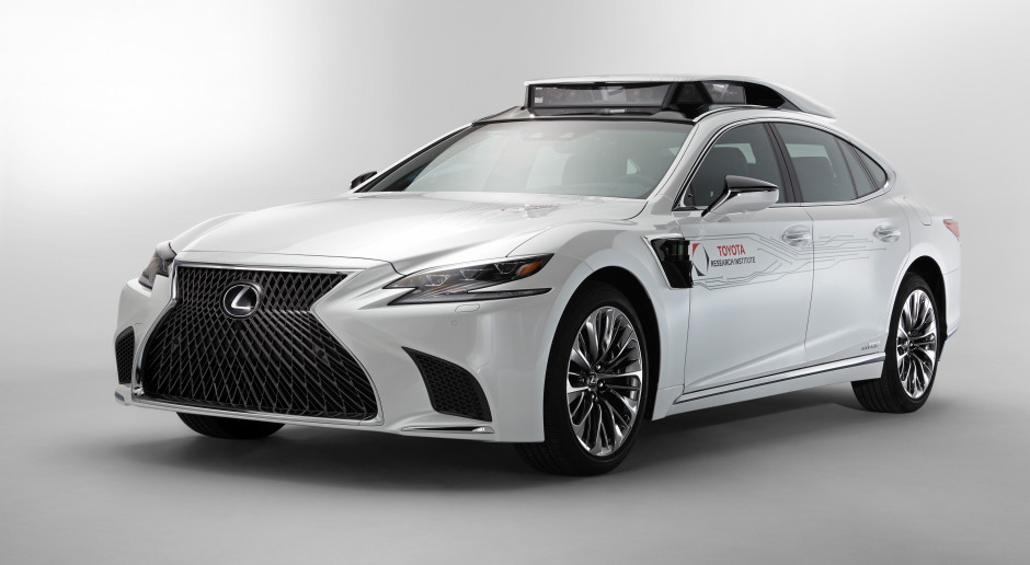 Toyota na bazie Lexusa zbudowała nowy samochód autonomiczny