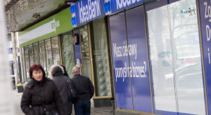 Klienci banku Leszka Czarneckiego zaniepokojeni, KNF uspokaja