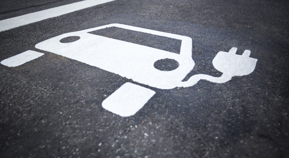 W 2027 roku samochody elektryczne mogą być tańsze od spalinowych
