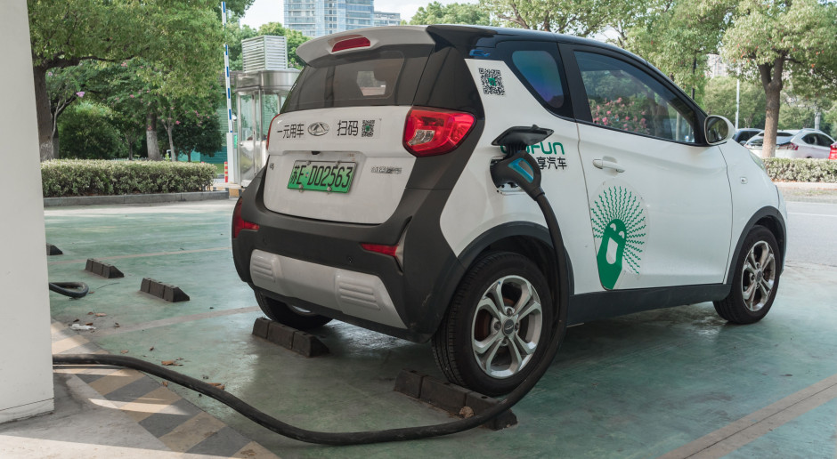 Chiny czeka duży przyrost liczby samochodów z napędem elektrycznym
