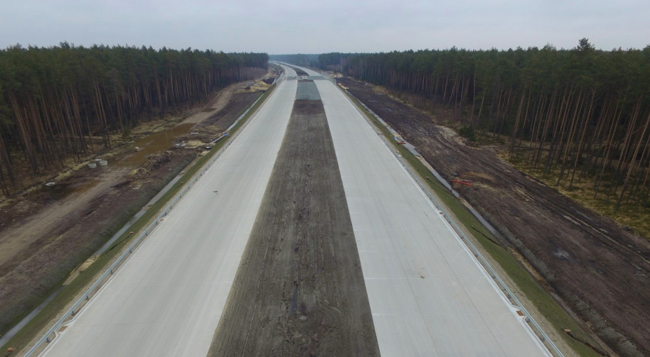 Fragment budowanego przez Strabag odcinka autostrady A1 od lotniska Pyrzowice do Woźnik. fot. GDDKiA