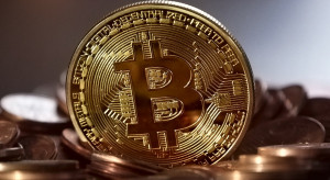 Oszustwo na 100 mln zł w obrocie bitcoinami. Mężczyźnie grozi do 10 lat więzienia
