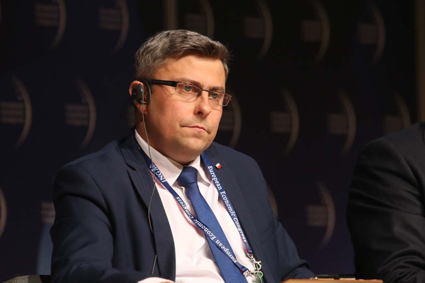 "Sytuacja finansów publicznych zmierza w kierunku wielkiego zagrożenia". Poseł PiS ostrzega