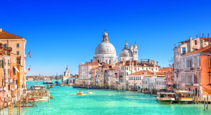 Włochy: Rząd wyprowadza wielkie wycieczkowce z laguny w Wenecji