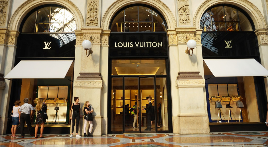 Louis Vuitton zamiast torebek szyje maseczki