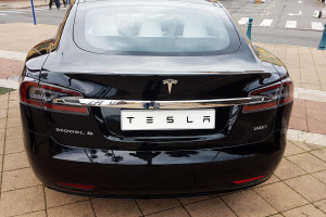 Tesla obniża ceny swoich aut na największym rynku świata