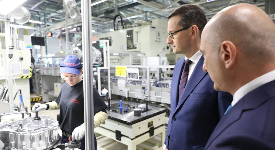 Toyota będzie produkować więcej sprzętu dla hybryd w Polsce. Morawiecki jest zachwycony