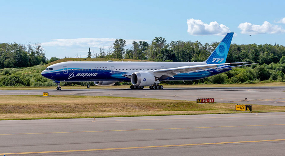 Największy dwusilnikowy samolot na świecie zdecyduje o przyszłości Boeinga