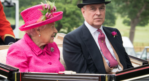 Wielka Brytania: Królowa rozpoczęła letnie wakacje w Szkocji - po raz pierwszy bez męża