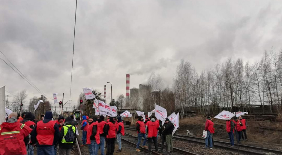 Górnicy blokują tory i piszą do premiera. "Nie wjedzie tu żaden ruski węgiel"