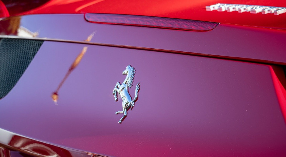 Mimo kryzysu sprzedaż aut luksusowych rośnie. Widać to po Ferrari