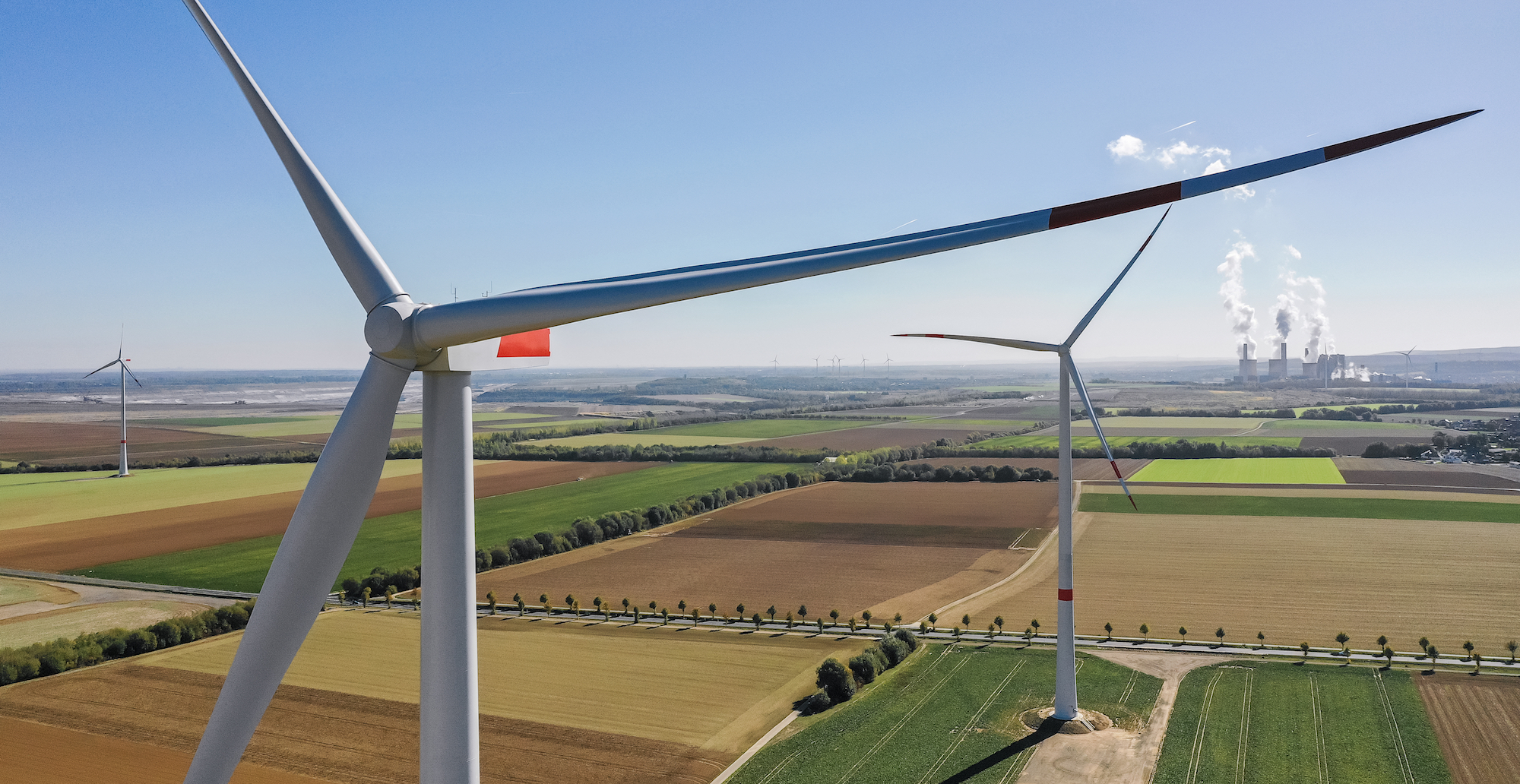 Według danych ARE na koniec sierpnia 2022 moc zainstalowana wiatraków Polsce wynosiła około 7,7 GW ( Fot. Shutterstock)