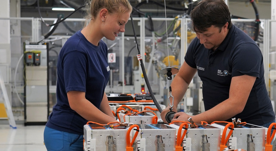 BMW przyspiesza elektromobilne inwestycje w Dingolfing