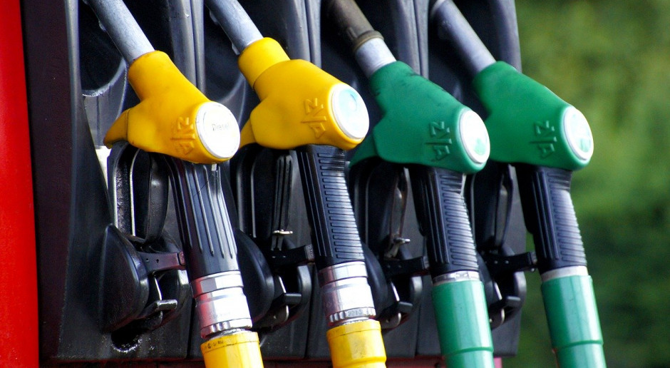 Analitycy rynku paliw: pandemia tnie ceny na światowych rynkach i stacjach