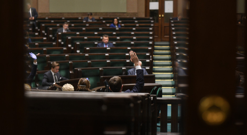 Projekt tarczy branżowej wraca do komisji