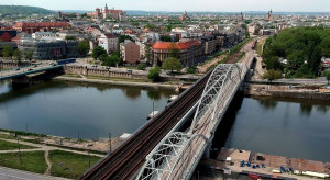 Pierwszy z trzech mostów kolejowych przez Wisłę w Krakowie gotowy