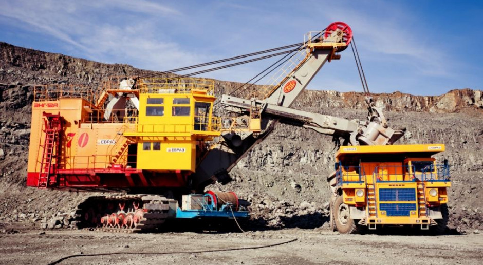 Diamentowy gigant sprzedaje udziały w kopalni rud żelaza