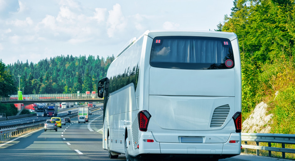 Przewoźnicy autokarowi apelują o dopłaty i umorzenie pomocy z PFR