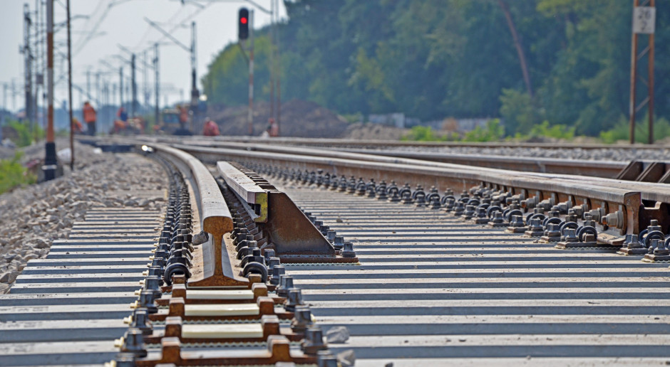 W budżecie 2021 więcej pieniędzy na infrastrukturę kolejową niż drogową