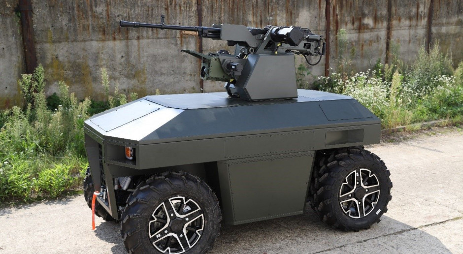 Autonomiczny pojazd rozpoznawczo-bojowy Perun zaliczył testy na poligonie