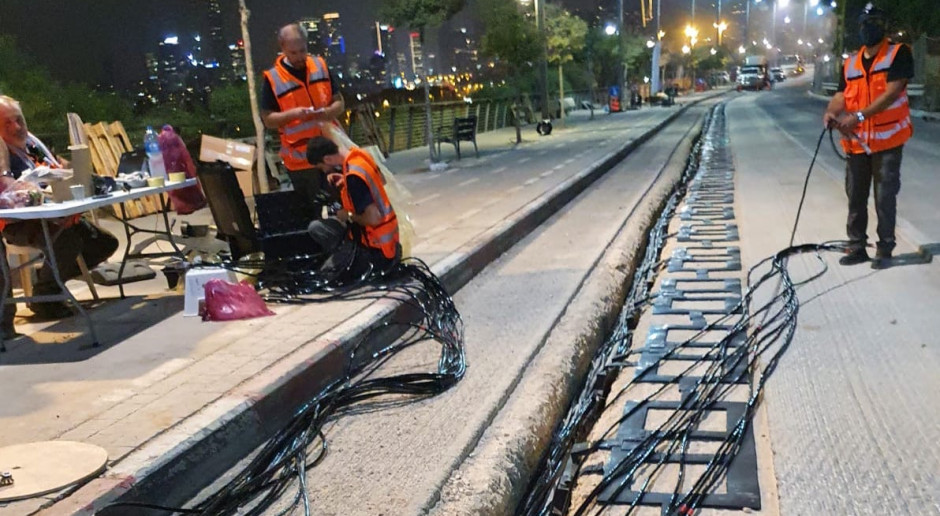 Budują drogę, która ładuje elektryczne autobusy