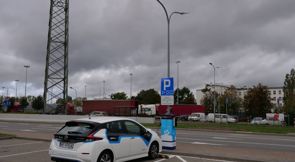Energa uruchomiła stację ładowania na słupie oświetleniowym w Porcie Gdynia