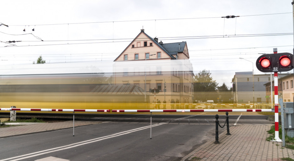 PKP PLK zmodernizowały 21 przejazdów kolejowo-drogowych