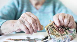 Emerytury tracą względem pensji. Choć samych emerytów jest coraz więcej