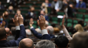 Sondaż: dwie partie na wyraźnym prowadzeniu, reszta z jednocyfrowym poparciem