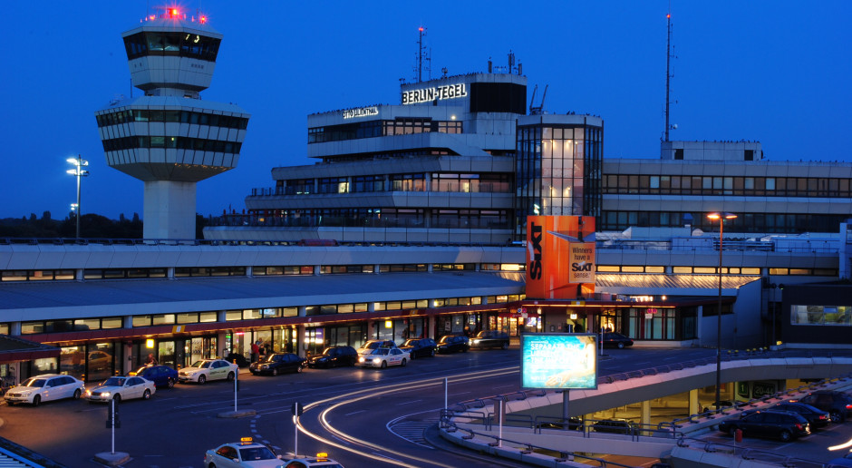Niemcy zmieniają lotnisko w centrum szczepień