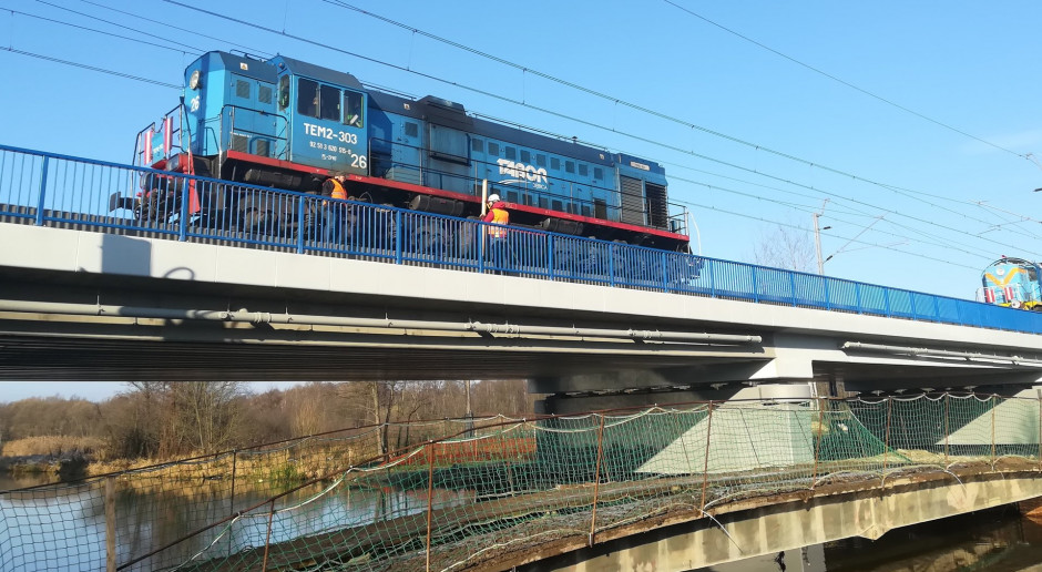 Potężne lokomotywy testują mosty na polskiej linii dużych prędkości