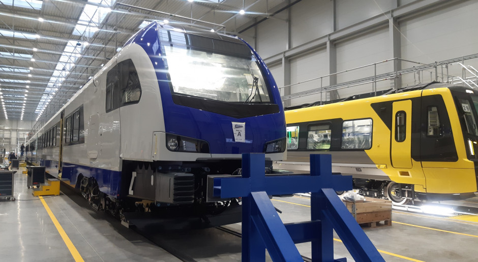 Pierwszy nowy pociąg FLIRT dla PKP Intercity zestawiony