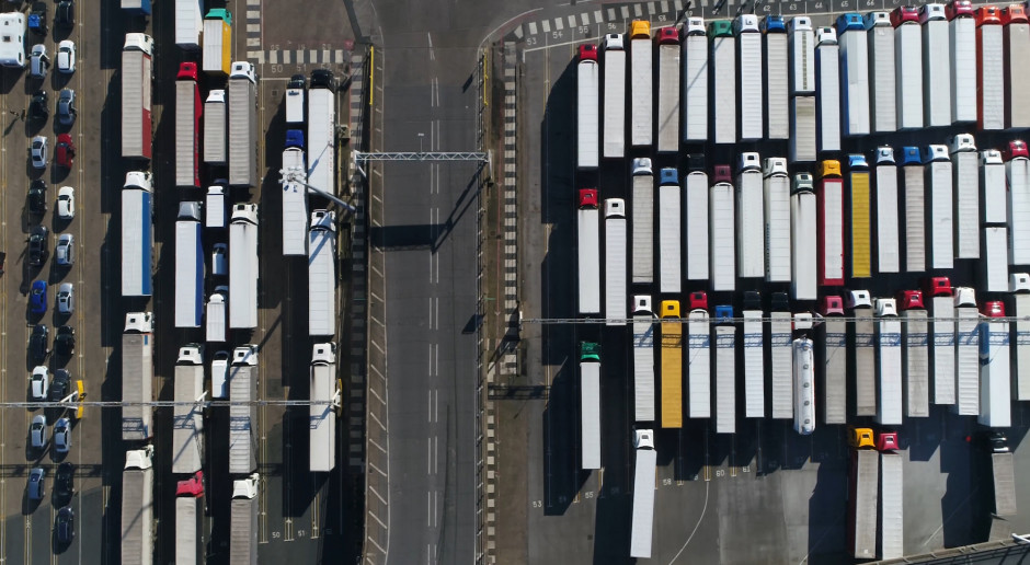 W. Brytania: Prawie 22 tys. testów u kierowców ciężarówek, tylko 66 wyników pozytywnych